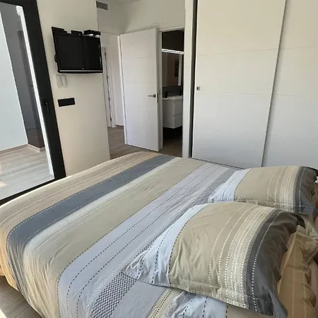 Vakantiehuis Moderna Con Piscina Y Vistas Al Canal En Av-44 Roses